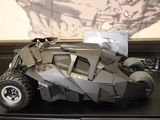 une maquette de la Batmobile exposée dans un musée