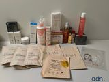 de nombreux types de produits de soins de la peau sur la table