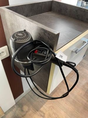 Un sèche cheveux de marque TGR3600XS Velecta Paramount Paris…