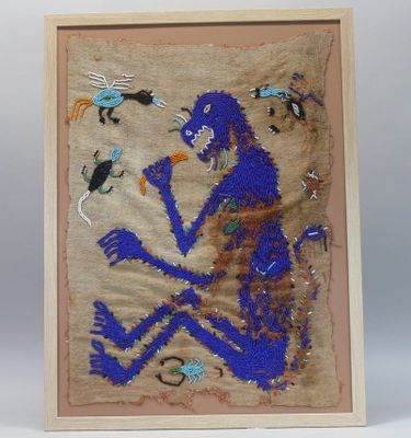 Fragment de sarong en tissu brodé de perles colorées figuran…