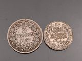 deux pièces d'argent, l'une représentant un dragon et l'autre une couronne