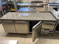 L30 - CASTELNAU D'ESTREFONDS - 1 bahut froid trois portes et…
