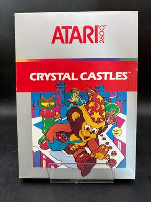 une photo d'une boîte de « Crystal Castles » posée sur une table