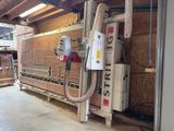 une photo d'une pompe à essence dans une station-service