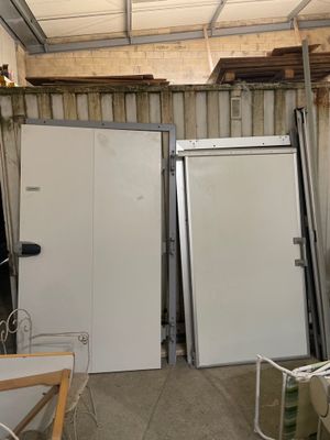 2 portes de chambres froides avec huisseries Dimension 225 x…