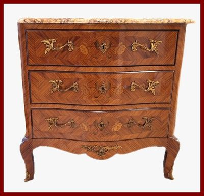 Commode en bois de rose et violette ouvrant par 3 tiroirs en…