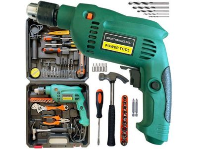 une image représentant une perceuse verte et des outils dans un coffret