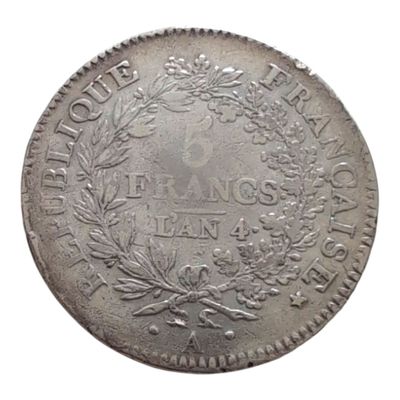 gros plan d'une pièce de monnaie sur fond blanc