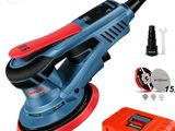 un gros plan d'une ponceuse électrique avec des outils sur fond blanc