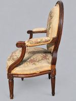 fauteuil de style Louis XVI, en bois teinté, à dossier médai… (photo 2)