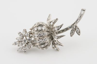 Broche chardon En platine 850‰ entièrement serti de diamants…