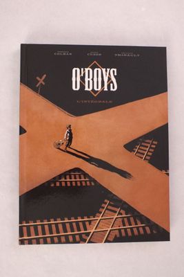 La couverture du livre « O'Boys » est représentée sur un fond blanc.