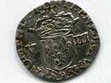 une vieille pièce d'argent surmontée d'une couronne