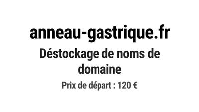 une image en noir et blanc représentant une affiche sur laquelle on peut lire « déstockage de noms de domaine »