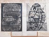 une photo d'un mur sur lequel sont accrochés quatre types d'œuvres d'art différents