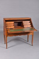 Bureau de pente en noyer et bois de placage à décor de filet… (photo 2)