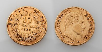 two gold sovereigns, one of which has a crown and the other of which is a head