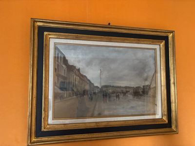 peinture d'une scène de rue avec des personnes marchant dans la rue