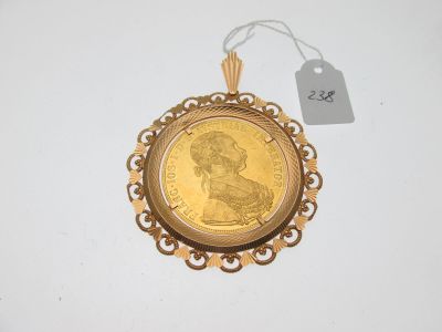 une image représentant une pièce d'or à laquelle est attachée une étiquette