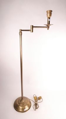 l'image d'une lampe posée sur une table