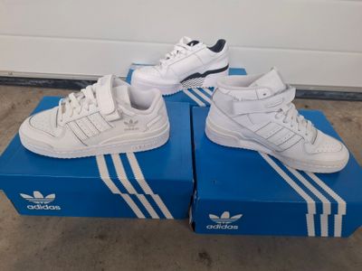 3 paires de baskets hommes et femmes ADIDAS Forum Mid, Forum…
