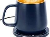 une tasse de café posée sur une soucoupe