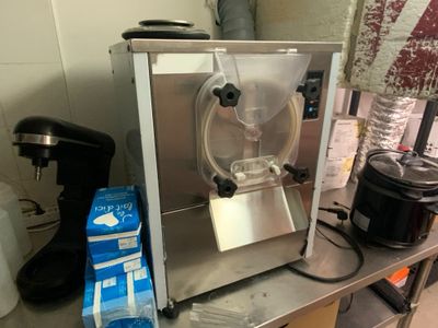 Une machine à glaces sans marque