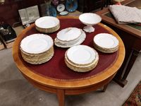 Table ronde en merisier ; plateau recouvert d'un cuir. (photo 3)