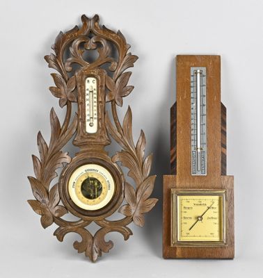 une horloge et un thermomètre placés l'un à côté de l'autre