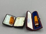 une petite boîte contenant une cigarette et un briquet