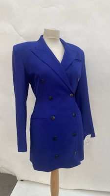 a close up of a blue suit on a mannequin mannequin