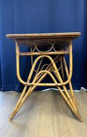 Bureau en rotin, le plateau peint en verre avec une tablette… (photo 5)
