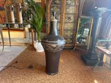 a vase that is sitting on the floor in the room