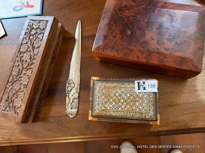 Lot comprenant une boîte en thuyas, un coupe papier et deux …
