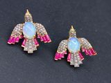 une paire de boucles d'oreilles en oplite et diamants