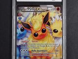 gros plan d'une carte pokemon sur une table