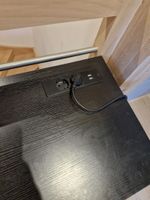 Bureau en mélaminé noir et métal noir avec deux prises angla… (photo 3)
