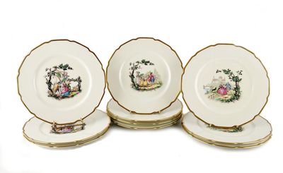 quatre assiettes avec l'image d'un homme et d'une femme
