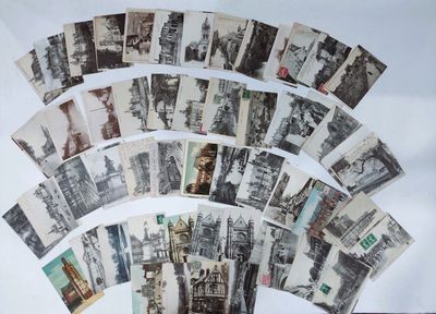 beaucoup de vieilles photos sur la table ensemble