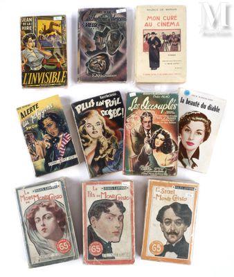 un grand nombre de livres posés sur une table
