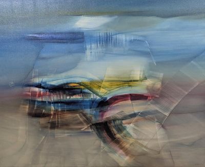 photo floue d'une moto sur une plage, avec un ciel bleu en arrière-plan