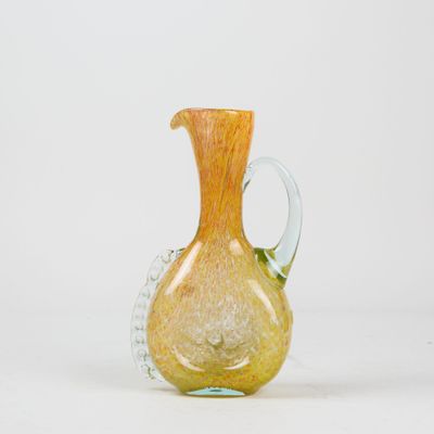 Carafon à anse en verre à décor intercalaire jaune et orangé…