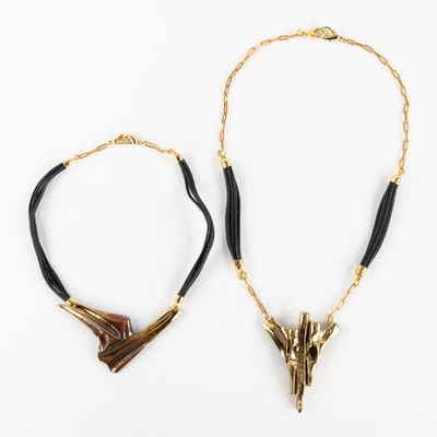 Richard Richèse (XX-XXI) Deux colliers avec pendentif, bronz…