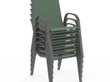 des chaises empilables vertes sur fond blanc, avec un fond blanc