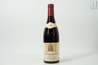 une bouteille de vin posée sur une table