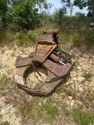 une machine qui est posée par terre