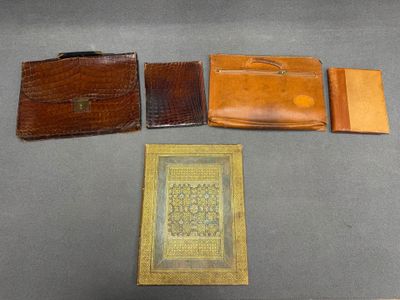 Deux pochettes avec couverture d'agenda et un porte document…