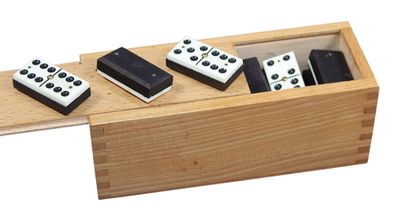 JEU DE DOMINOS en os et bois noirci, rivetés sur 2 points, X… - Photo 1