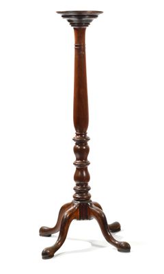 GUERIDON porte-torchère en acajou, reposant sur un piétement quadripod