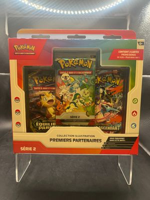 une boîte du jeu de cartes à collectionner Pokémon avec un présentoir